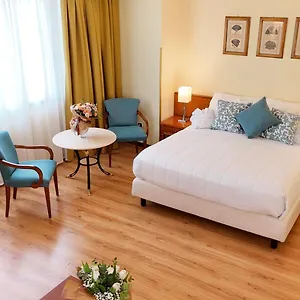 Royal Palace Hotel